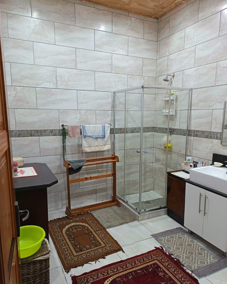 5 Bedroom Property for Sale in Seemeeu Park Western Cape